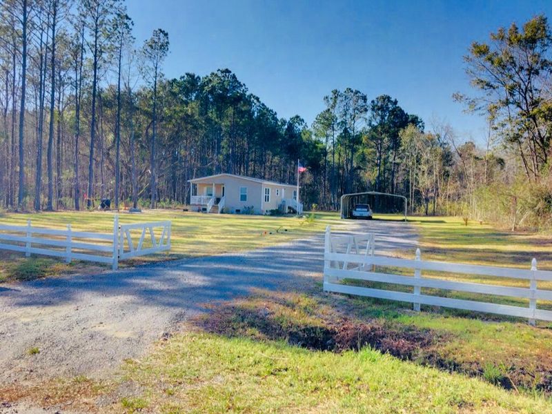6222 Maxville Rd, Awendaw, SC 29429