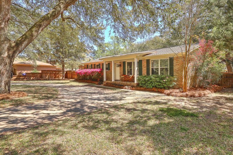 1523 Fort Johnson Rd, Charleston, SC 29412