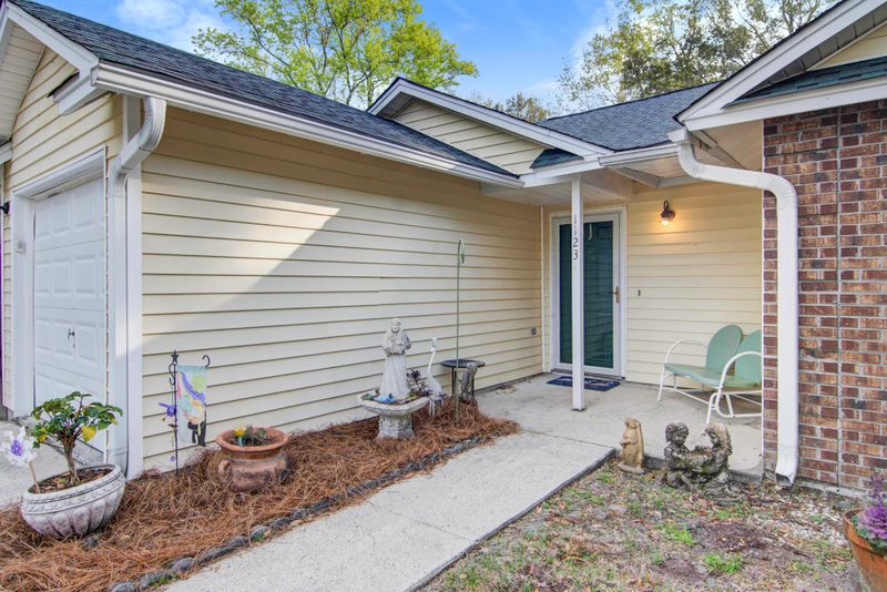 1123 Landsdowne Dr, Charleston, SC 29412