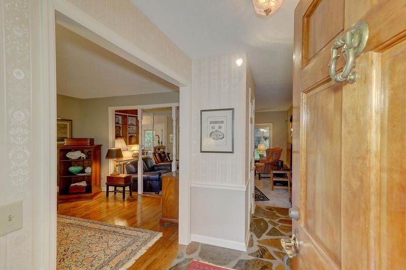 1555 Sanford Rd, Charleston, SC 29407