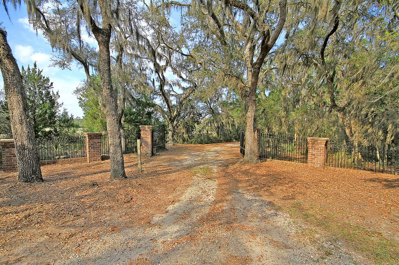 8040 White Point Rd, Hollywood, SC 29449