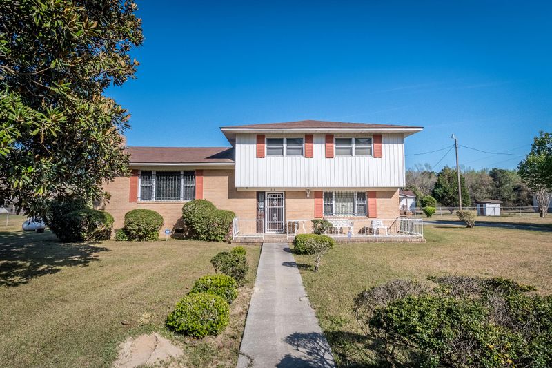 1148 Burntwood Dr, Saint Stephen, SC 29479