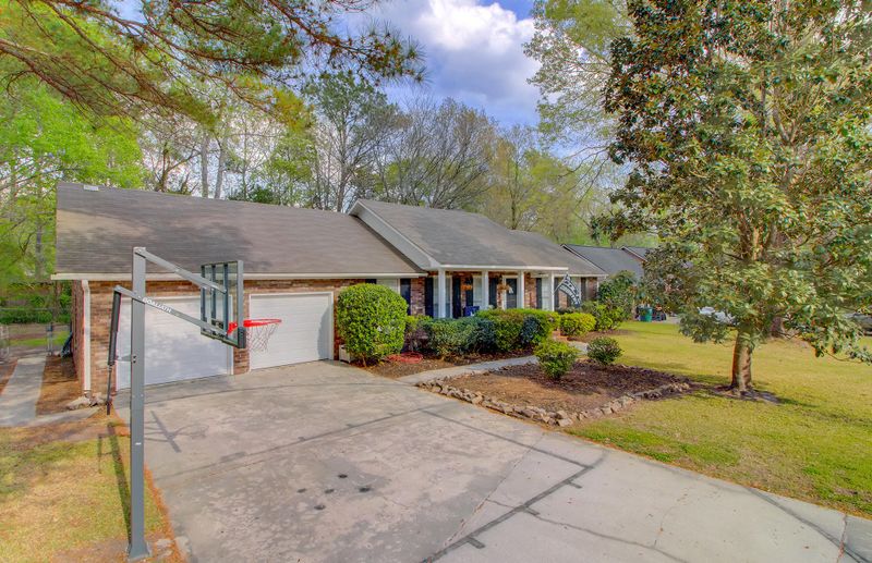 215 Bramblewood Dr, Summerville, SC 29485