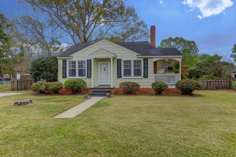 1211 Pickens St, Hanahan, SC 29410
