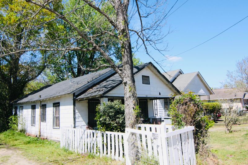1942 Clement Ave, North Charleston, SC 29405