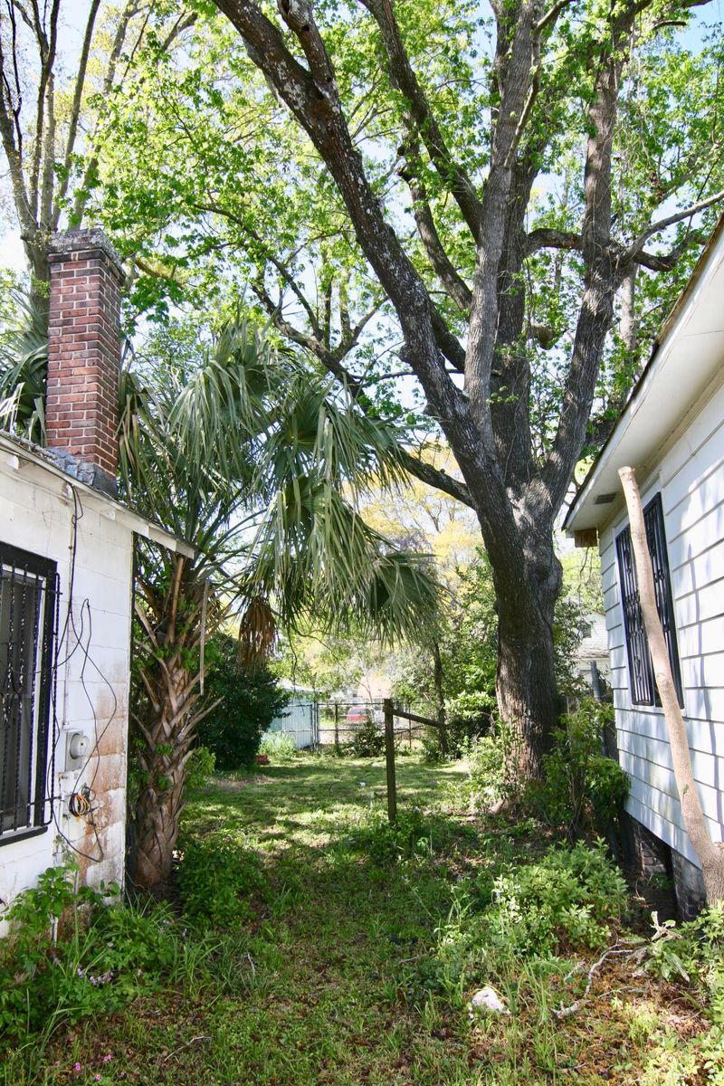 1942 Clement Ave, North Charleston, SC 29405