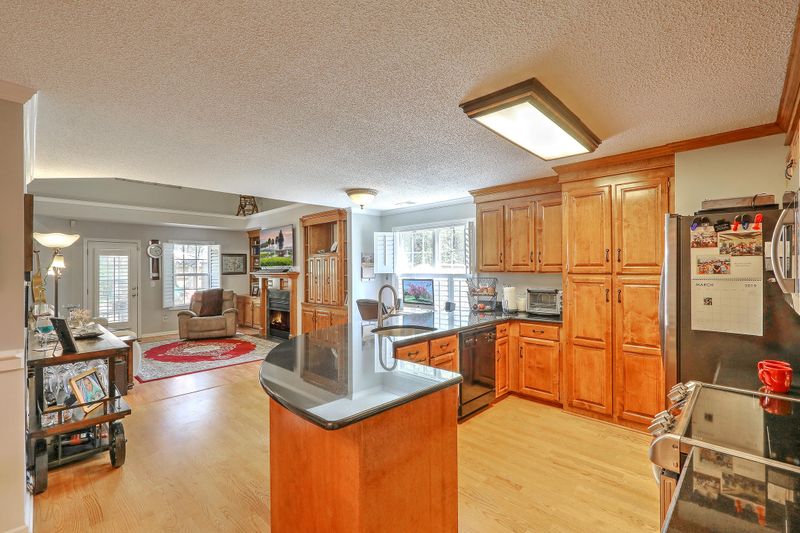 127 Dresden Dr, Goose Creek, SC 29445