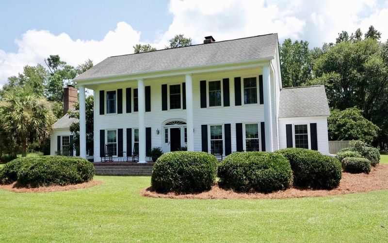 943 Fishburne Rd, Pinopolis, SC 29469