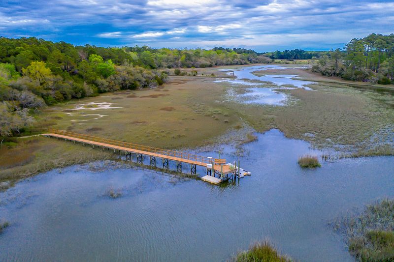 7797 Seafield Rd, Meggett, SC 29449