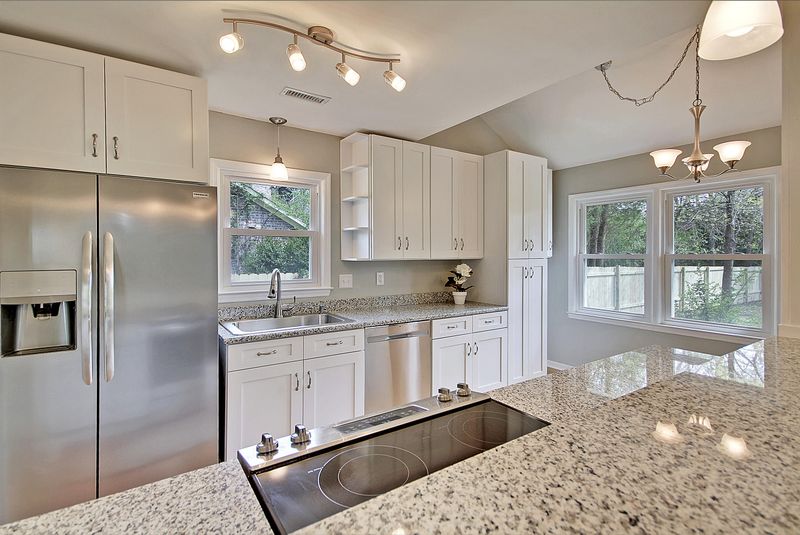 2541 Liverpool Dr, Charleston, SC 29414
