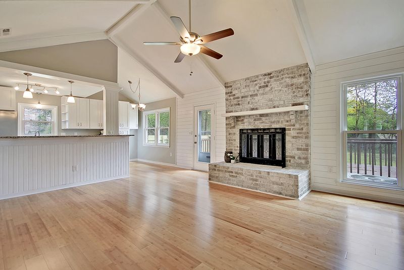 2541 Liverpool Dr, Charleston, SC 29414