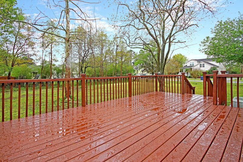 2541 Liverpool Dr, Charleston, SC 29414