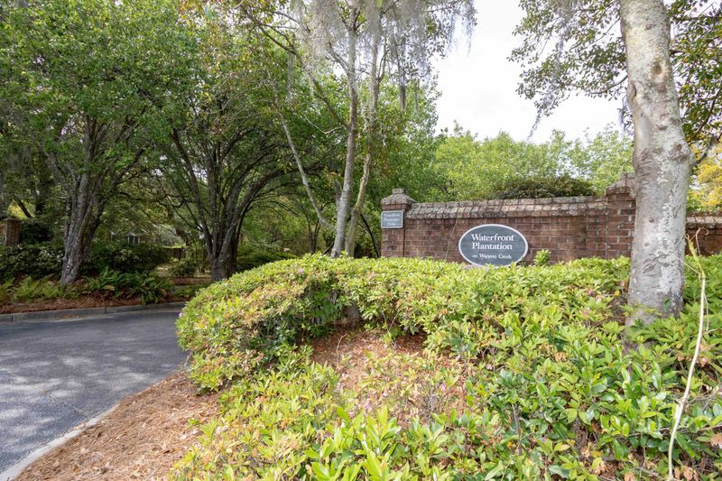 107 Waterfront Plantation Dr, Charleston, SC 29412
