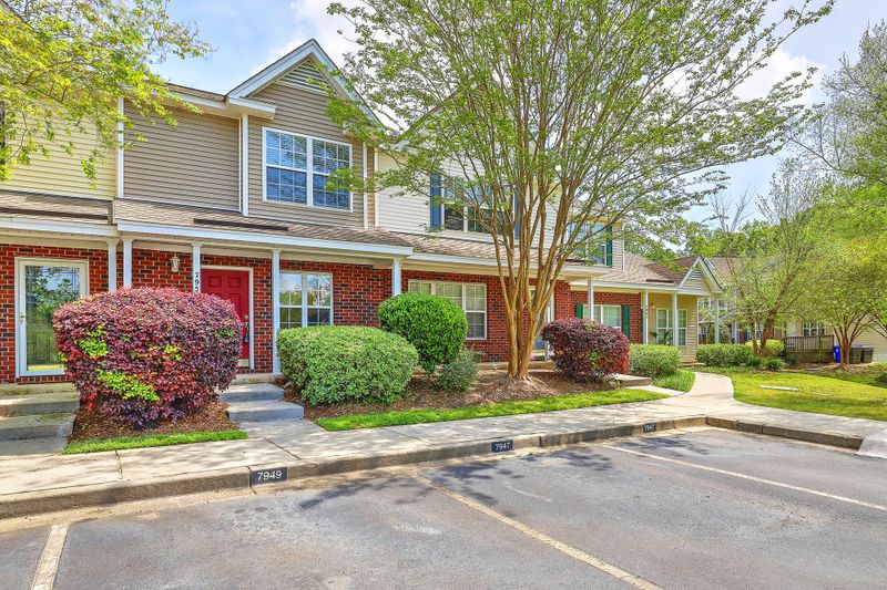 7951 Shadow Oak Dr, North Charleston, SC 29406