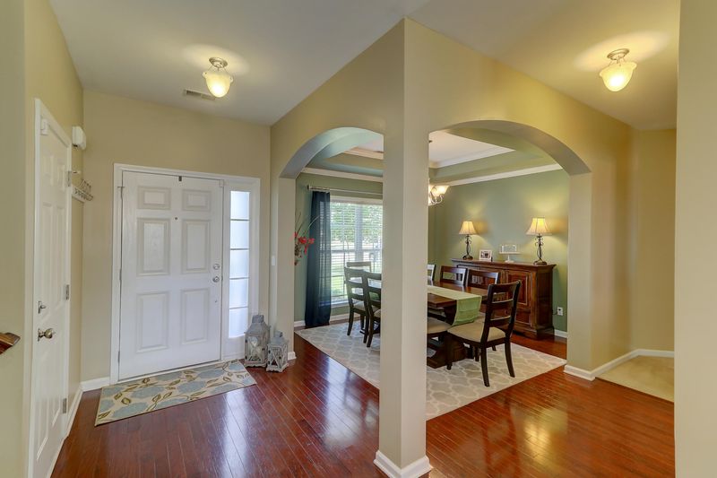7506 Whispering Oak Dr, Hanahan, SC 29410