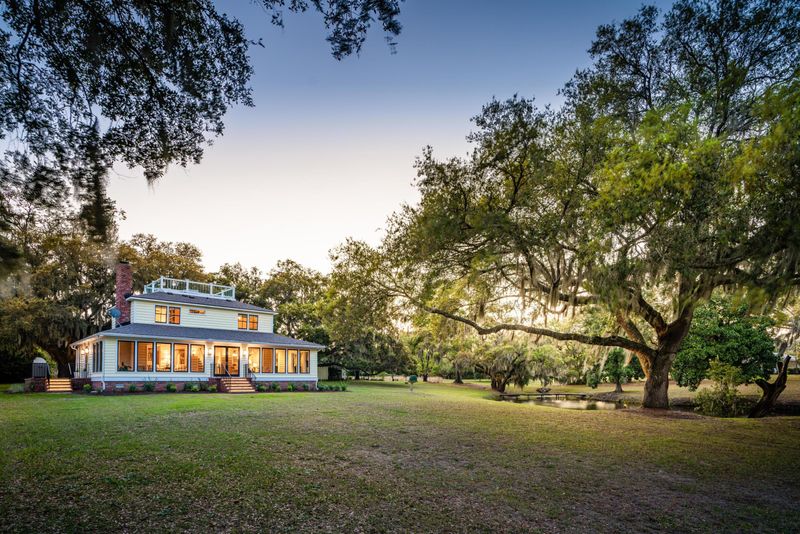 6196 Rockefeller Rd, Wadmalaw Island, SC 29487