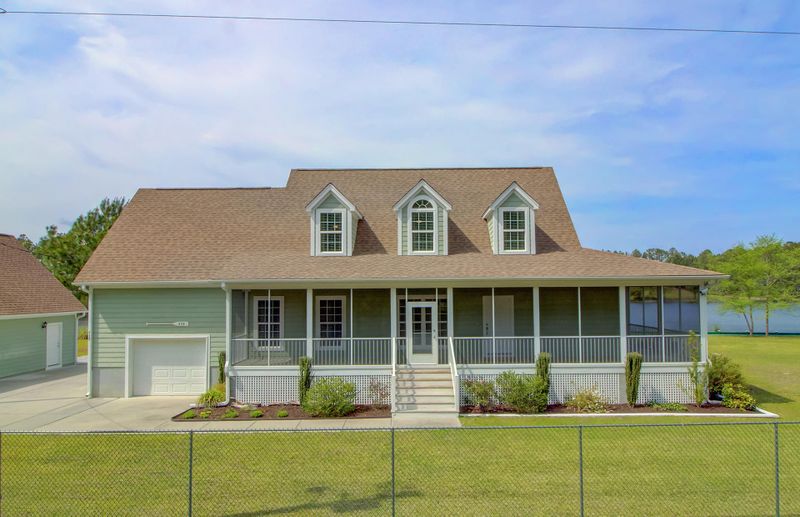 438 Honor Ln, Ridgeville, SC 29472