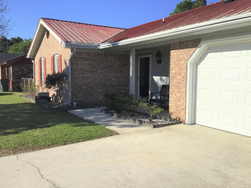 104 Gatehouse Dr, Summerville, SC 29486