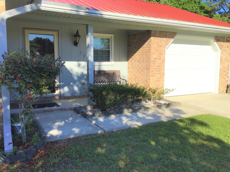 104 Gatehouse Dr, Summerville, SC 29486