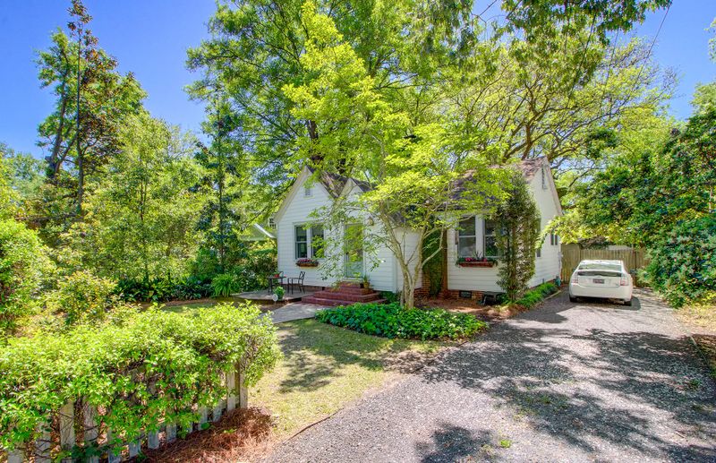 102 Collingwood, Charleston, SC 29407