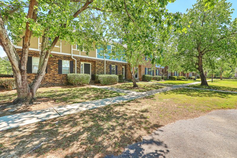 2921 Cathedral Ln, Charleston, SC 29414