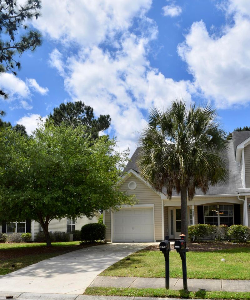 7330 Suncatcher Dr, Hanahan, SC 29410