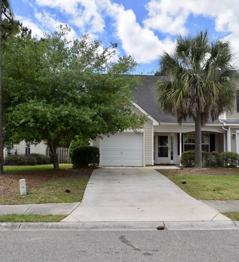 7330 Suncatcher Dr, Hanahan, SC 29410