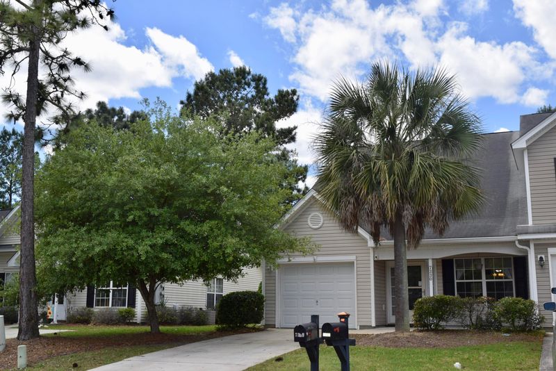 7330 Suncatcher Dr, Hanahan, SC 29410