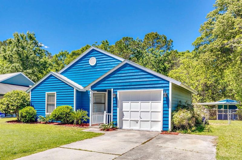 1061 Oakcrest Dr, Charleston, SC 29412