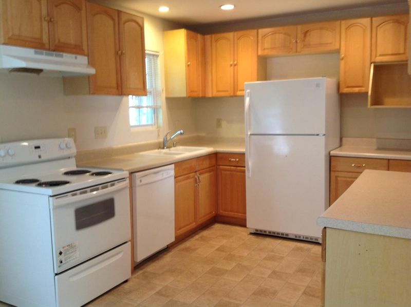 2830 Penobscot Dr, North Charleston, SC 29420