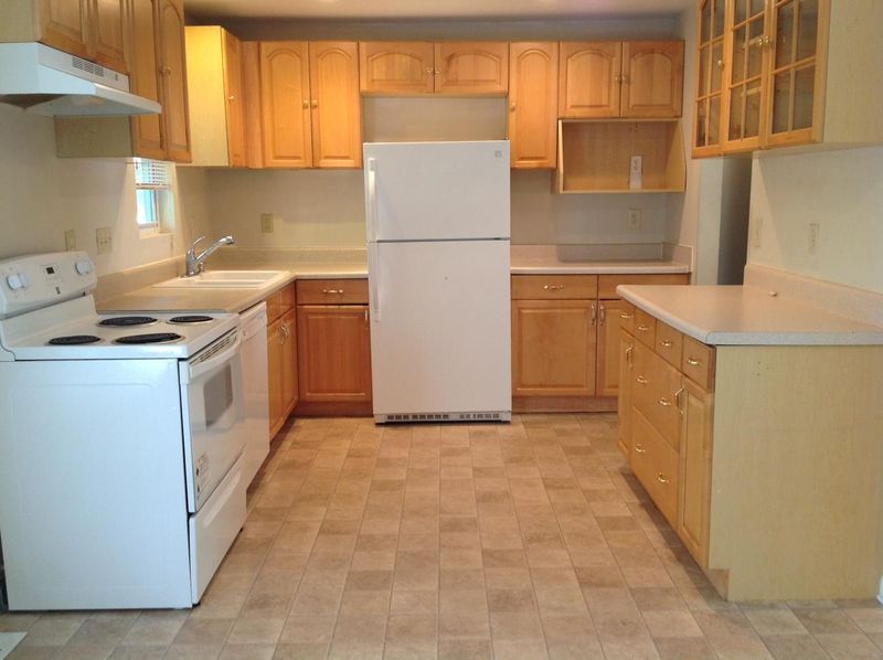 2830 Penobscot Dr, North Charleston, SC 29420