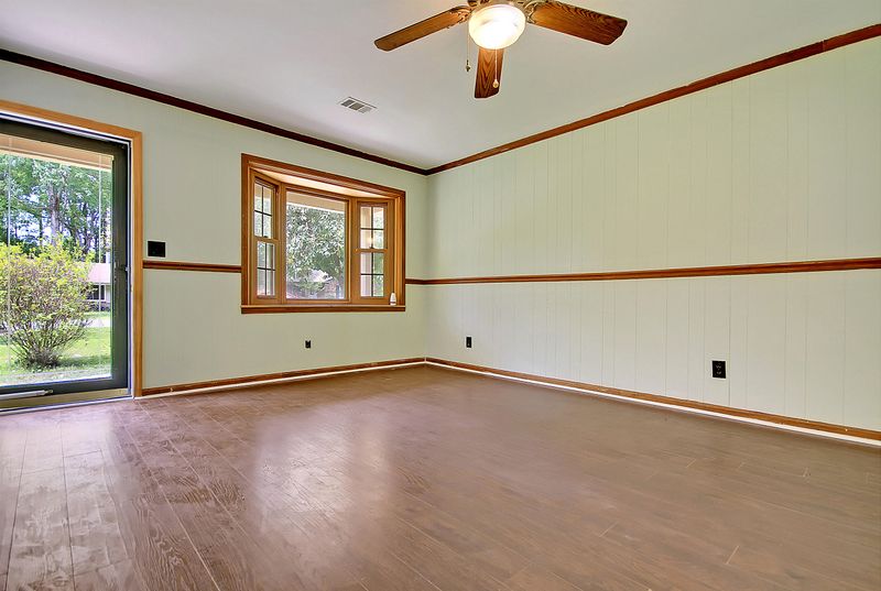1104 Maryland Dr, Ladson, SC 29456