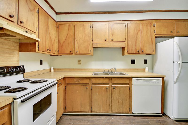 1104 Maryland Dr, Ladson, SC 29456
