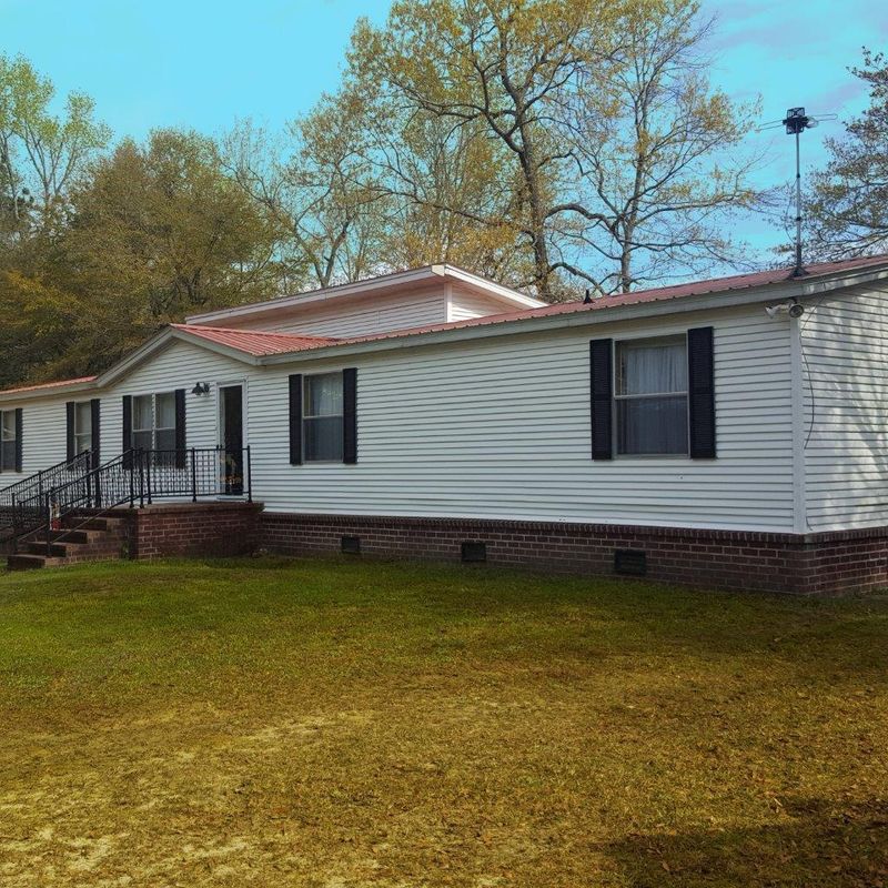 126 Loch Dr, Cross, SC 29436