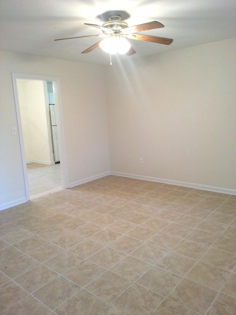 1073 Honeysuckle Ln, Charleston, SC 29412