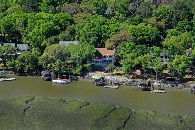 8918 Palmetto Rd, Edisto Island, SC 29438