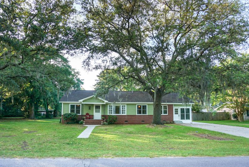 2030 Dogwood Rd, Charleston, SC 29414