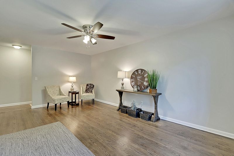 675 Highwood Cir, Charleston, SC 29412