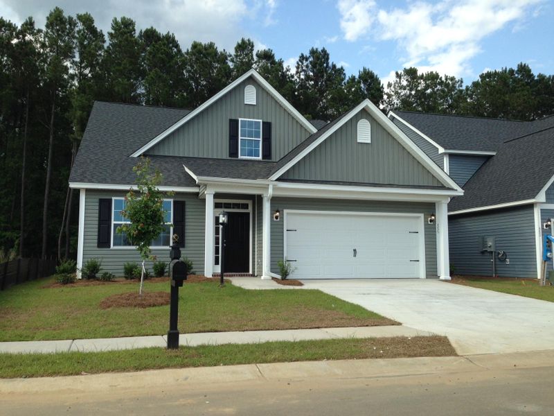 557 Pendleton Dr, Moncks Corner, SC 29461