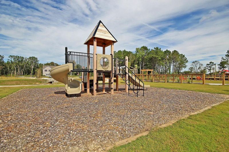 1585 Thin Pine Dr, Johns Island, SC 29455