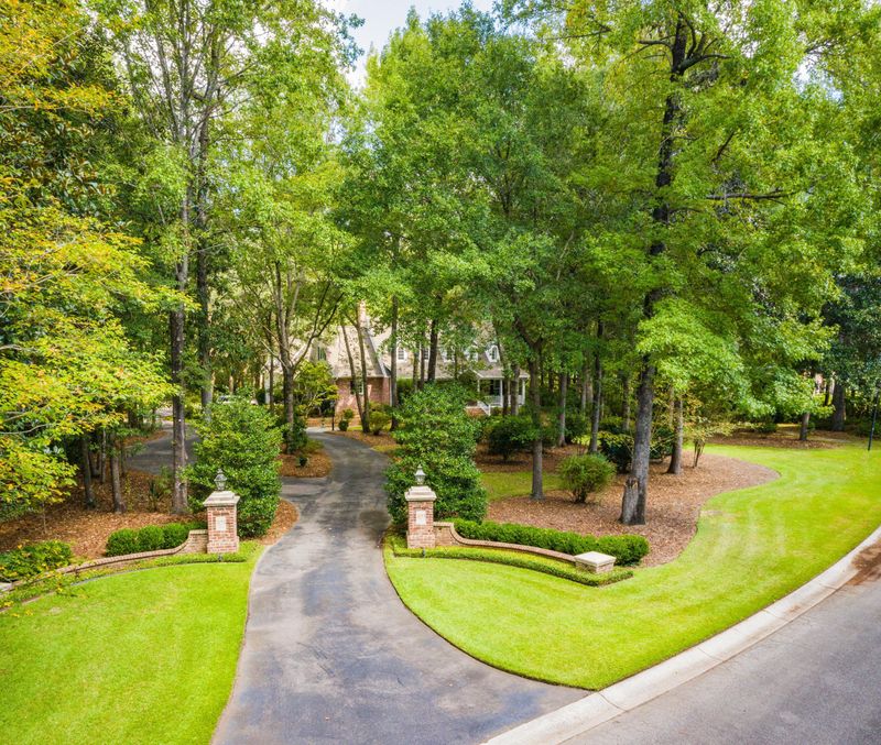 103 Drayton Dr, Summerville, SC 29483