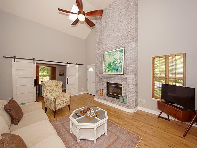 2 Roslyn Dr, Charleston, SC 29414