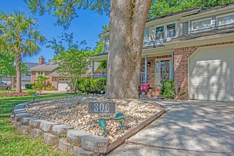 306 Wakefield Ct, North Charleston, SC 29418