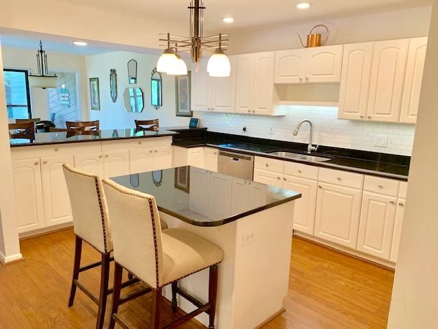 41 Arabian Dr, Charleston, SC 29407