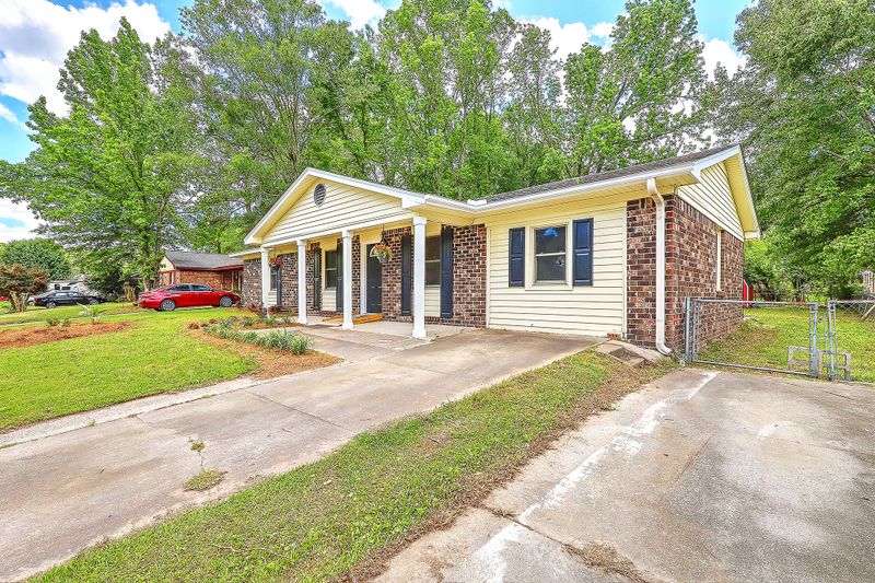 15 Kenilworth Rd, Goose Creek, SC 29445