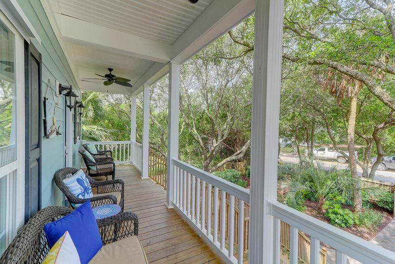 119 W Cooper Ave, Folly Beach, SC 29439