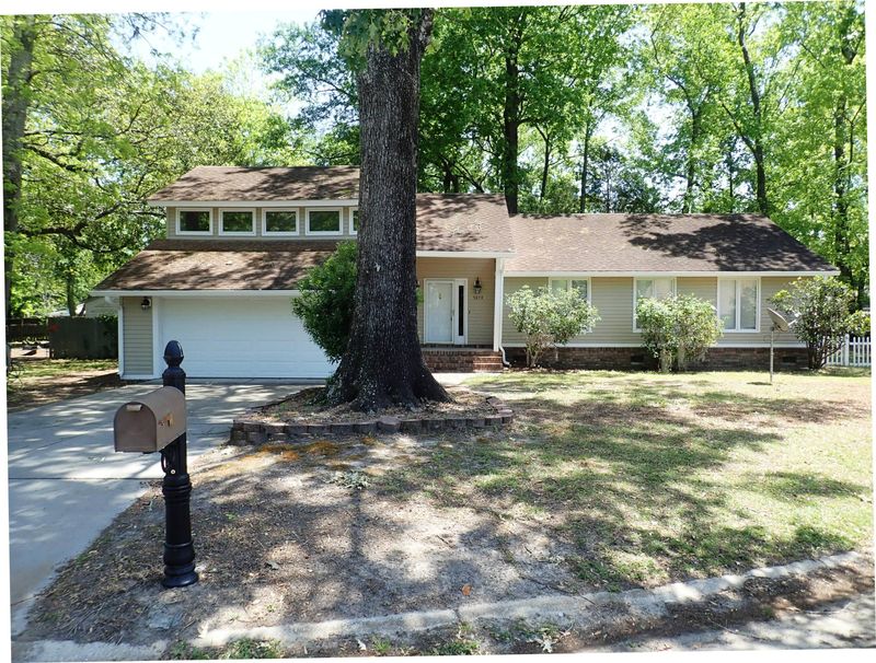 5874 Ryans Bluff Rd, North Charleston, SC 29418