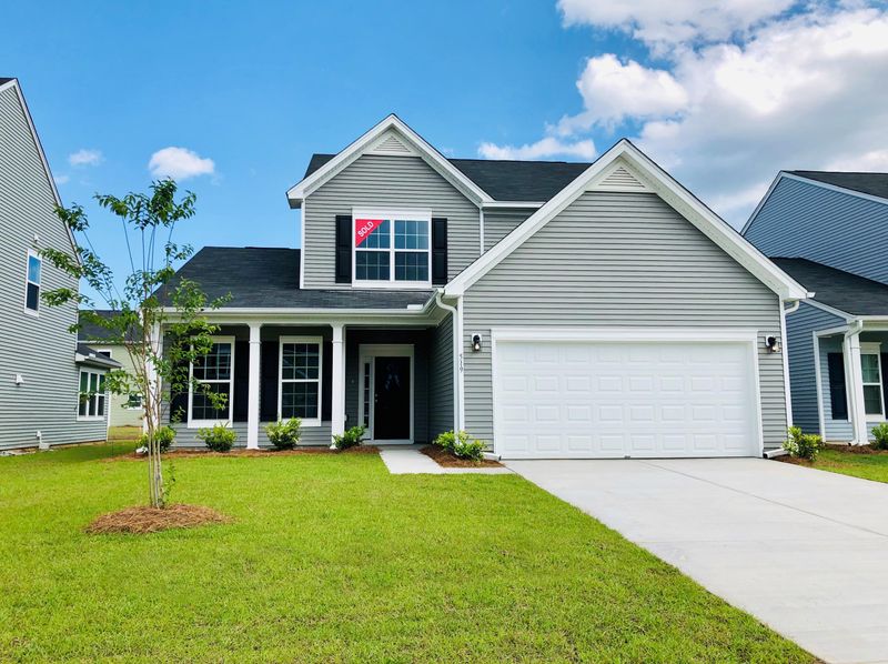 519 Lateleaf Dr, Moncks Corner, SC 29461