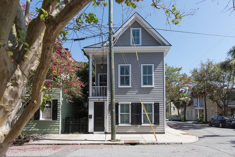 2 Trumbo St, Charleston, SC 29401