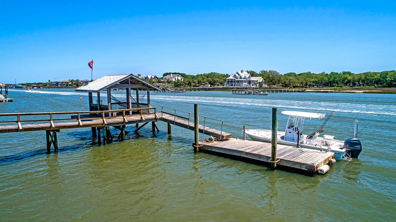 2407 Captain John Hutt Rd, Isle Of Palms, SC 29451